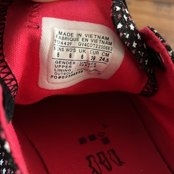 CONVERSE All Stars, size 8 - Picture 9 of 10